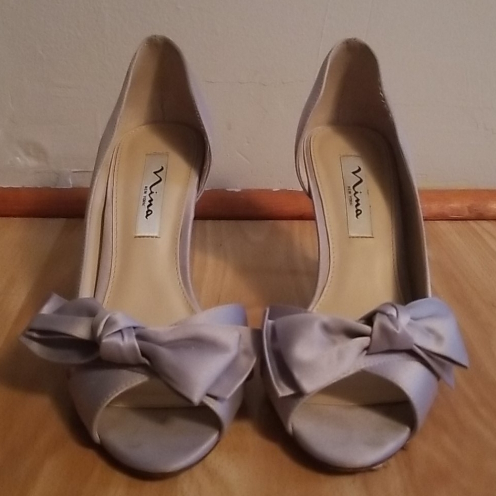 Nina silver/gray open toe w/ bow heels